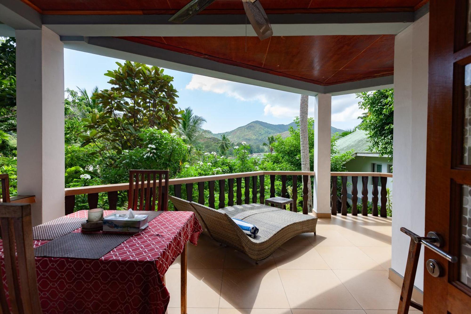 Sea View Lodge Baie Sainte Anne Exteriör bild