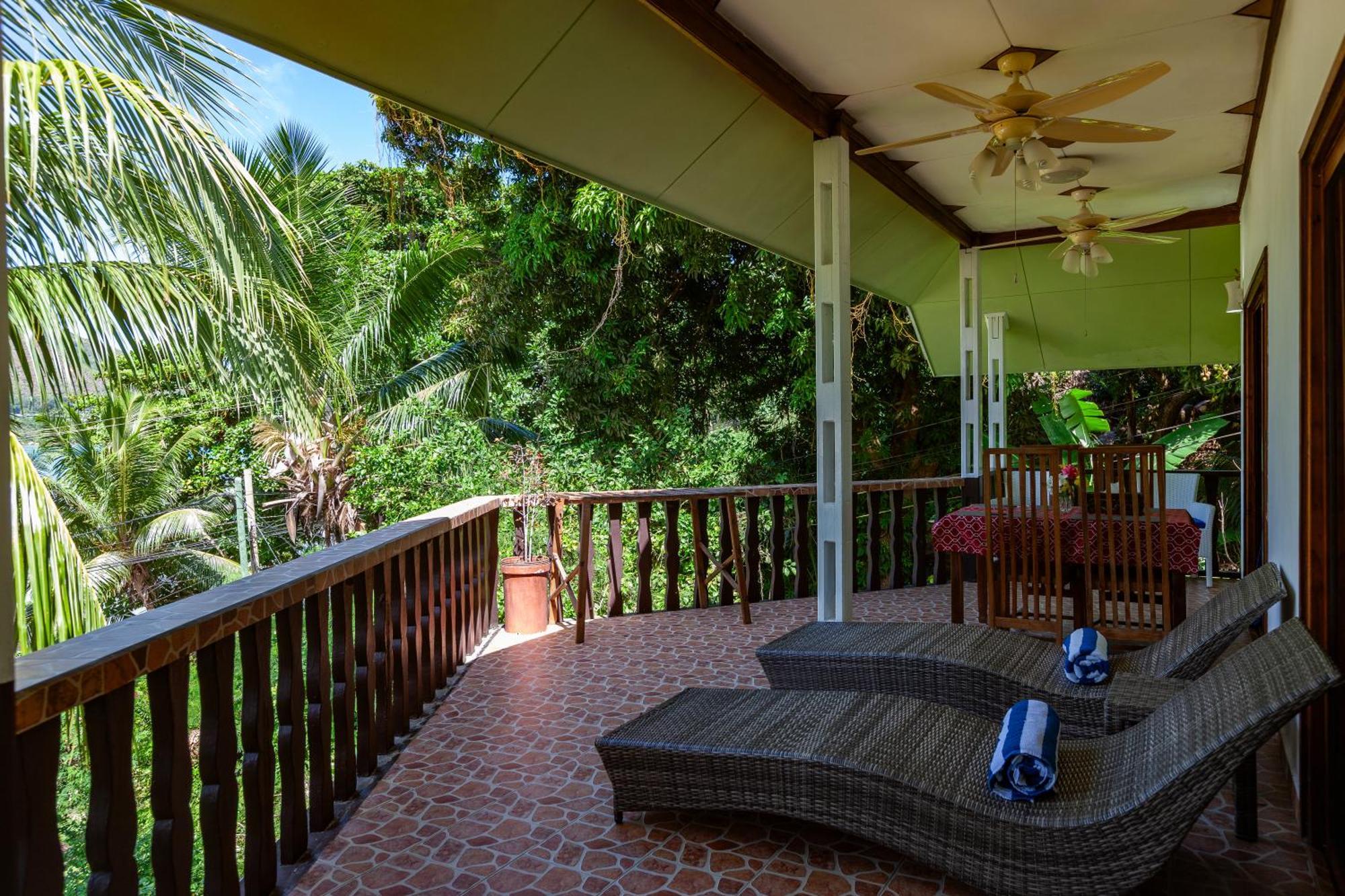 Sea View Lodge Baie Sainte Anne Exteriör bild